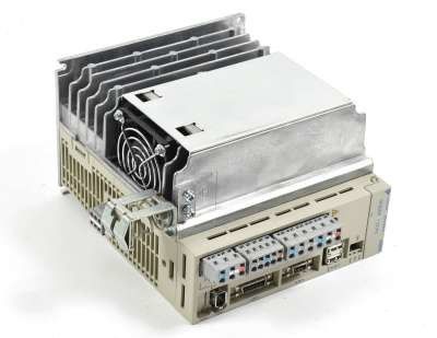 SGDM-15DN AC 서보 모터 드라이브 야스카와 0.5 AMP 32 핵심 세르보팩