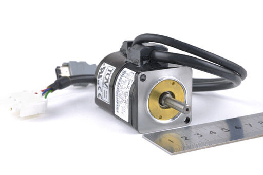 SGMAH-A3A1A21  야스카와 AC 서보 모터  0.095N.m 0.44A Ins 비 30V 200W 0.44A