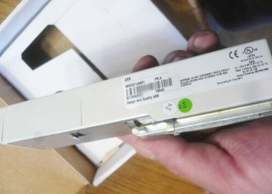 TB846 듀얼 모듈뷔스는 S800 입출력 3BSE021439R1 PLC 광 포트 모듈을 삽입했습니다