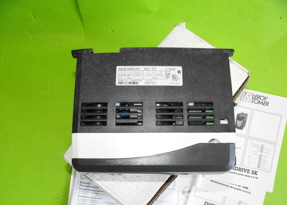 니데시 조종 기술 SKB3400150 지휘관들 SK 1.5kW 인버터는 380-480V AC 3PH 3.8A를 운전합니다