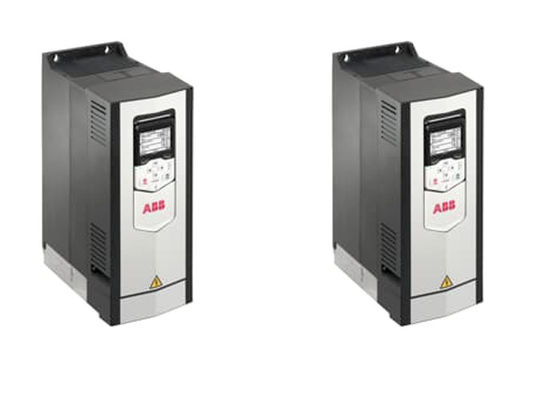 ACS880-01-017A-3 저전압 AC은 벽에 장착된 3AUA0000107991을 운전합니다