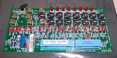 GE MD Exciter Control Board DS3800DMEC는 보드에 추가 구성 요소를 연결하는 7 개의 단말기를 갖추고 있습니다.