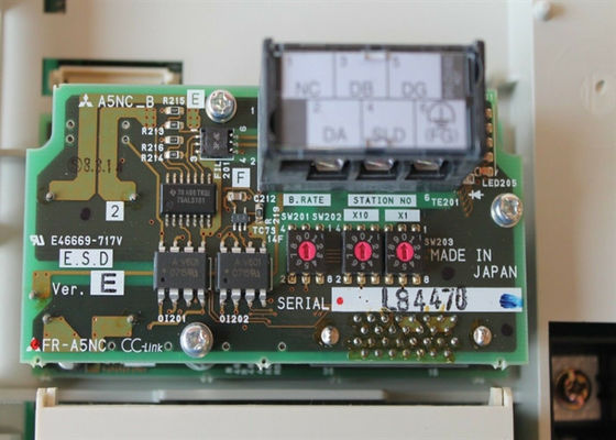 미츠비시 FX5U-32MR/ES CPU 모듈 W/는 I/S 32 입출력 16 디지털 입력을 통합했습니다