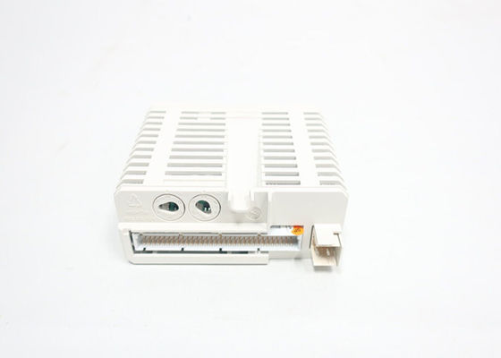 ABB DO840 3BSE020838R1 8채널의 두 그룹으로 분리된 I-O 모듈