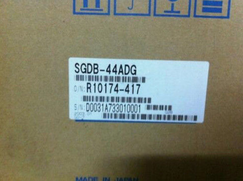 야스카와 SGDB-44ADG-P 200-230 V AC 입력 3단계 입력/출력 4.4 kW (5.90HP) 출력