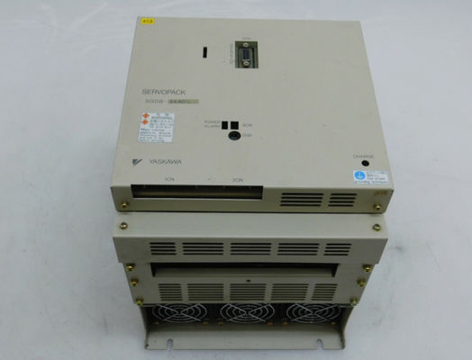 야스카와 SGDB-44ADG-P 200-230 V AC 입력 3단계 입력/출력 4.4 kW (5.90HP) 출력