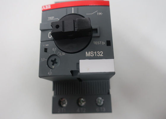 MS132-6.3는 45mm 폭의 콤팩트 장치로, 가등식 가동 전류
