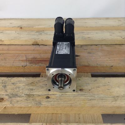 Lenze MCS 06F60-RS0B0-A11N-ST5S00N-R0SU 동기 서보 모터