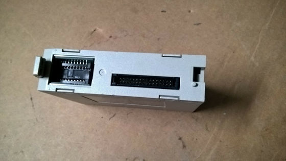 Omron C200HW-MC402-UK 11.8 N 가동 힘의 나사 종료