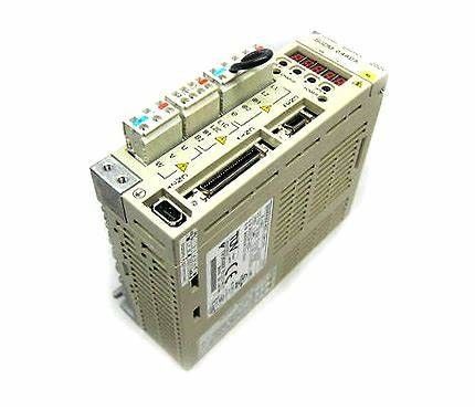 SGDM-15DN AC 서보 모터 드라이브 야스카와 0.5 AMP 32 핵심 세르보팩