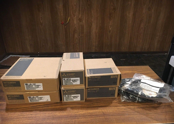 3개의 위상 모터 HF-KP13 새롭 세트와 미츠비시 100W 산업적 AC 서보 드라이브 MR-J3-10T
