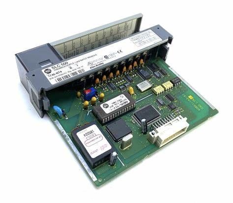 5 볼트 DC에 있는 AB  1747-CP3 0.3 와트와 SLC 500 샤시의 2 볼트 DC 슬롯 0에 있는 0.5 와트
