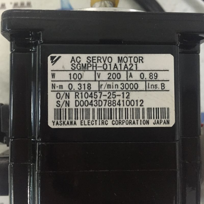 SGM-02UW14E 야스카와 17비트 절대적 인코더 SERVO MOTOR 100W 0.89A 새 팩