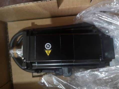 야스카와 SGMRV-30ANA-YR12 SERVO 모터 23.6AMP 200V 3.7KW 세로 드라이브